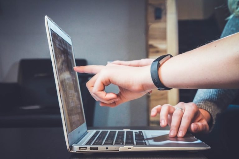 Decoding the Instagram Reach Algorithm: The 6 Variables That Control Your Viral Score